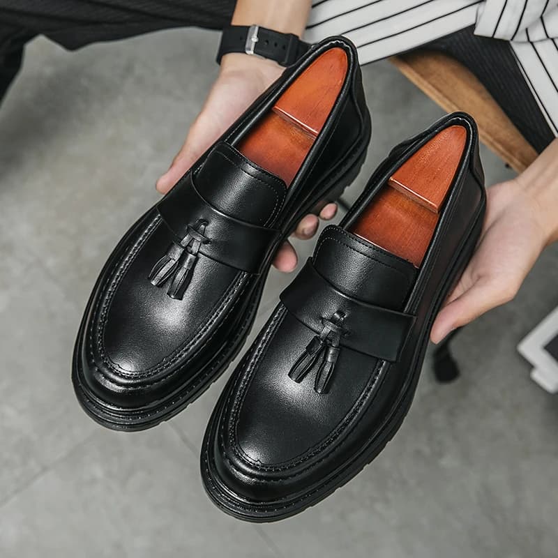 Mocassini con nappe Piattaforma da uomo Scarpe da lavoro formali con suola spessa Slip-on Comode scarpe casual da sposa in pelle da uomo Scarpe Oxford