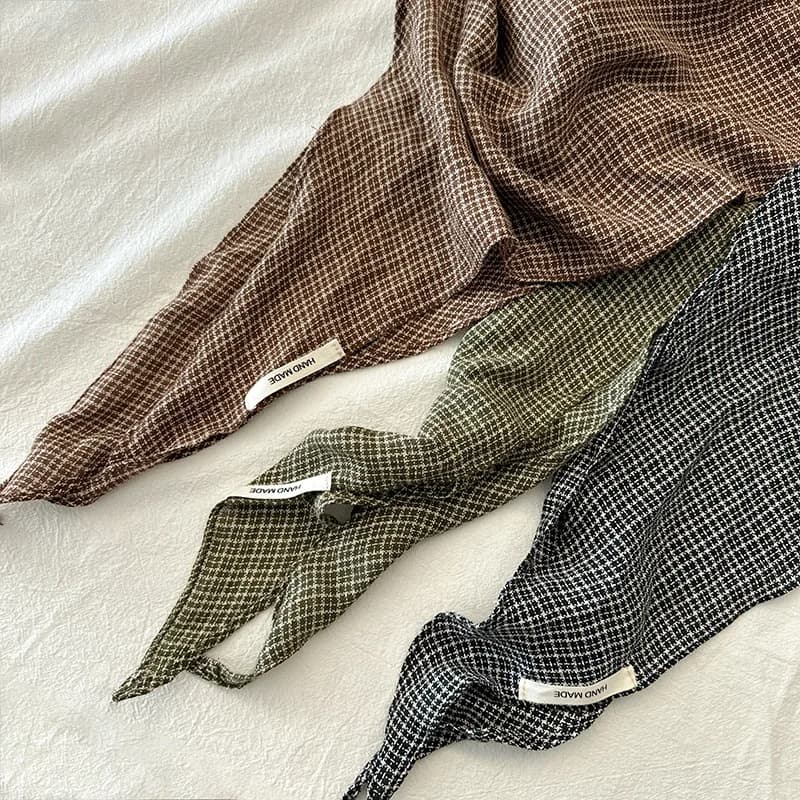 Soft and delicate autumn scarf on the skin with rhombus pattern, a versatile best-selling scarf from Dongdaemun, Korea, perfect.
