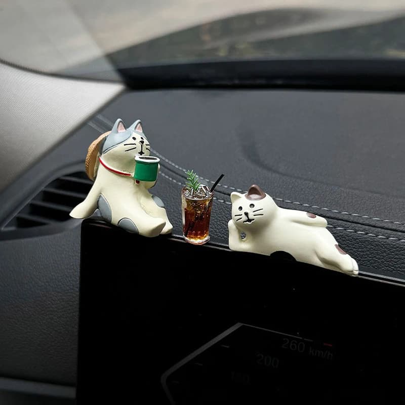 Simpatici ornamenti per la decorazione interna dell'auto Mini Cat Action Figure Cruscotto automatico Decorazione specchietto retrovisore Accessori per auto