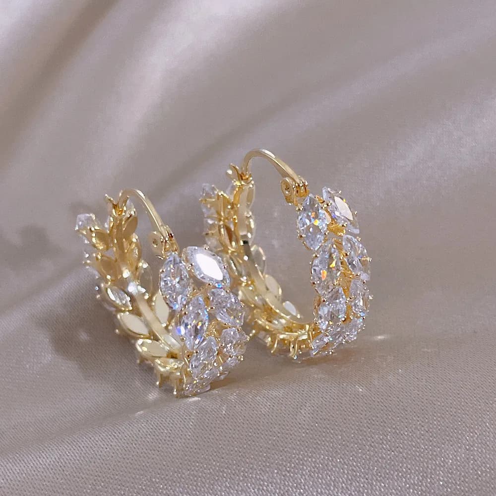 2024 coreano nuovo Design orecchini a cerchio di lusso lucido pieno di zirconi orecchini a cerchio di grano per le donne accessori di gioielli per feste di moda