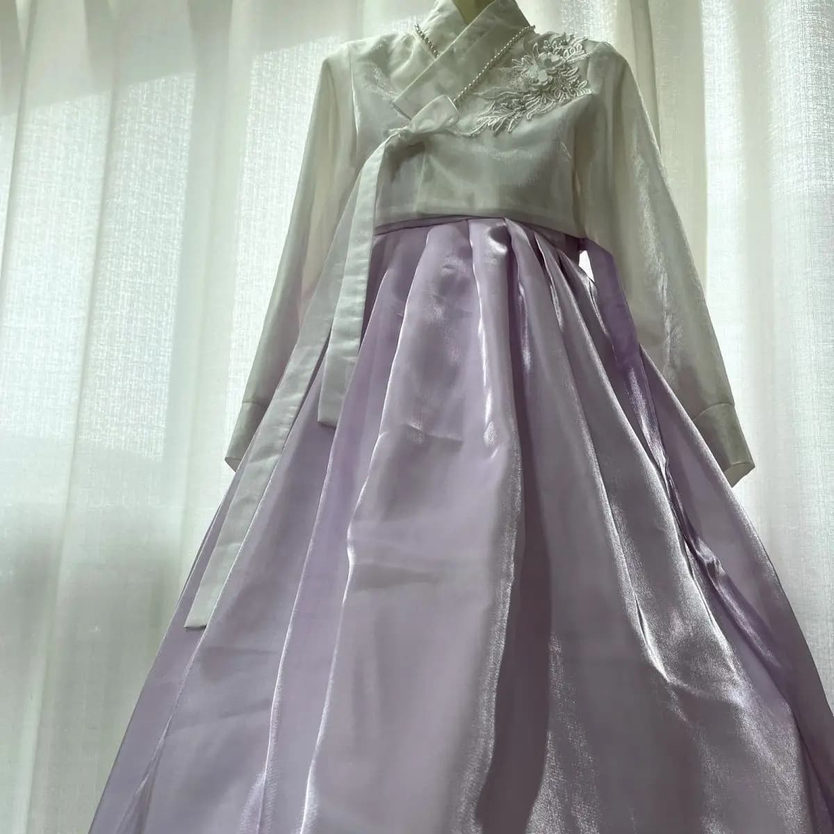 Costume tradizionale Hanbok Gruppo etnico coreano a Yanji Pearl White 3D Flower Top Gonna gonfia Vari colori Fotografia di viaggio