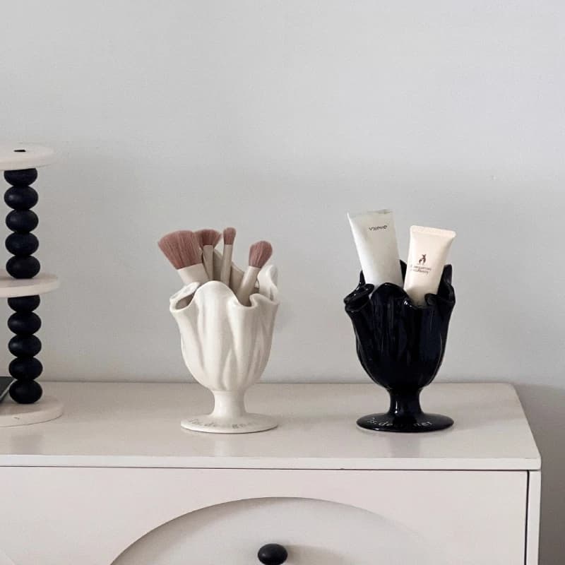 Porta pennelli per trucco domestico di fascia alta, un portapenne creativo sul desktop, un oggetto decorativo per la casa di nicchia in ceramica
