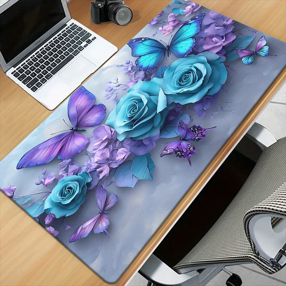Tappetino per mouse con disegno di farfalla viola e rosa blu - Base in gomma antiscivolo, tappetino da scrivania grande per giochi e decorazioni per l'ufficio, resistente