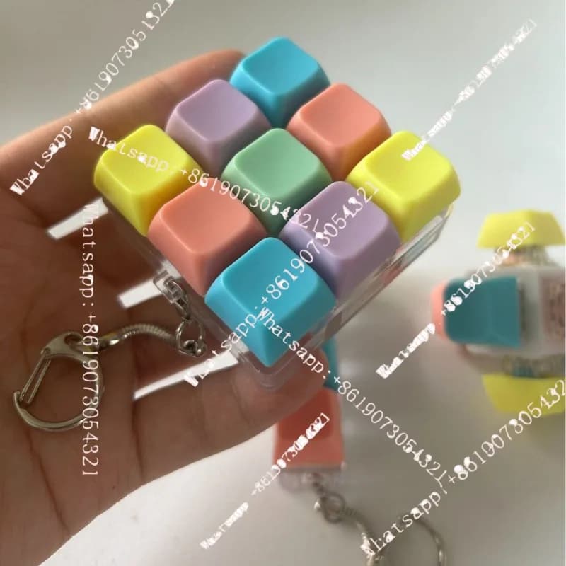 Tastiera meccanica a quattro pulsanti con un unico font, tasti decompressivi per test di decompressione