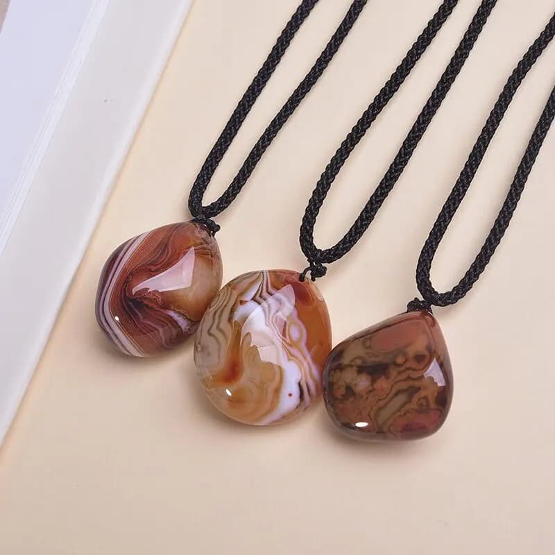 Set di 6 Ciondoli in Agata Rossa Naturale con Corda Intrecciata a Mano, Cristalli Curativi per Gioielli Unisex