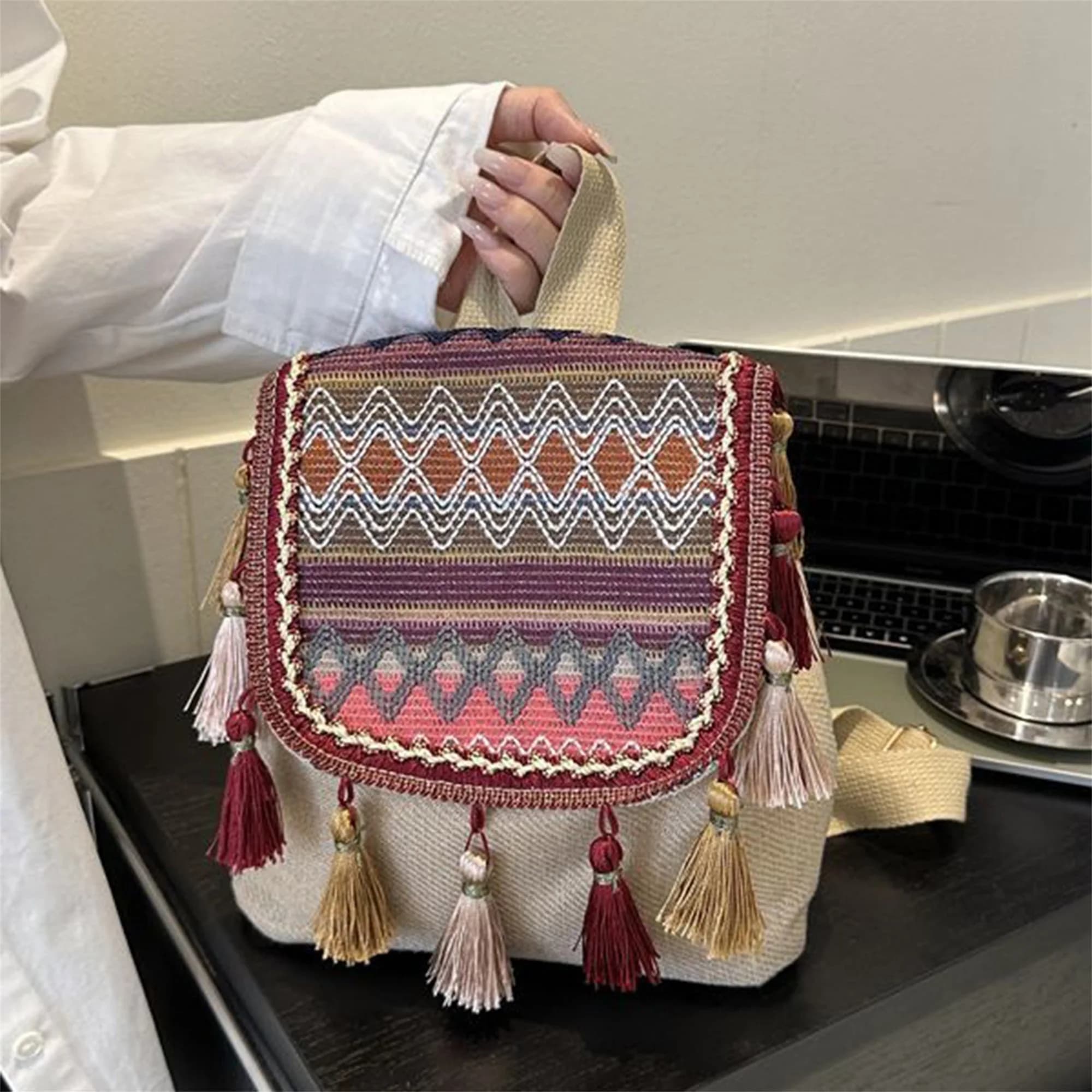 Elegante zaino con nappe ricamate etniche per ragazze adolescenti Borse da scuola media per donne Zaini da viaggio alla moda