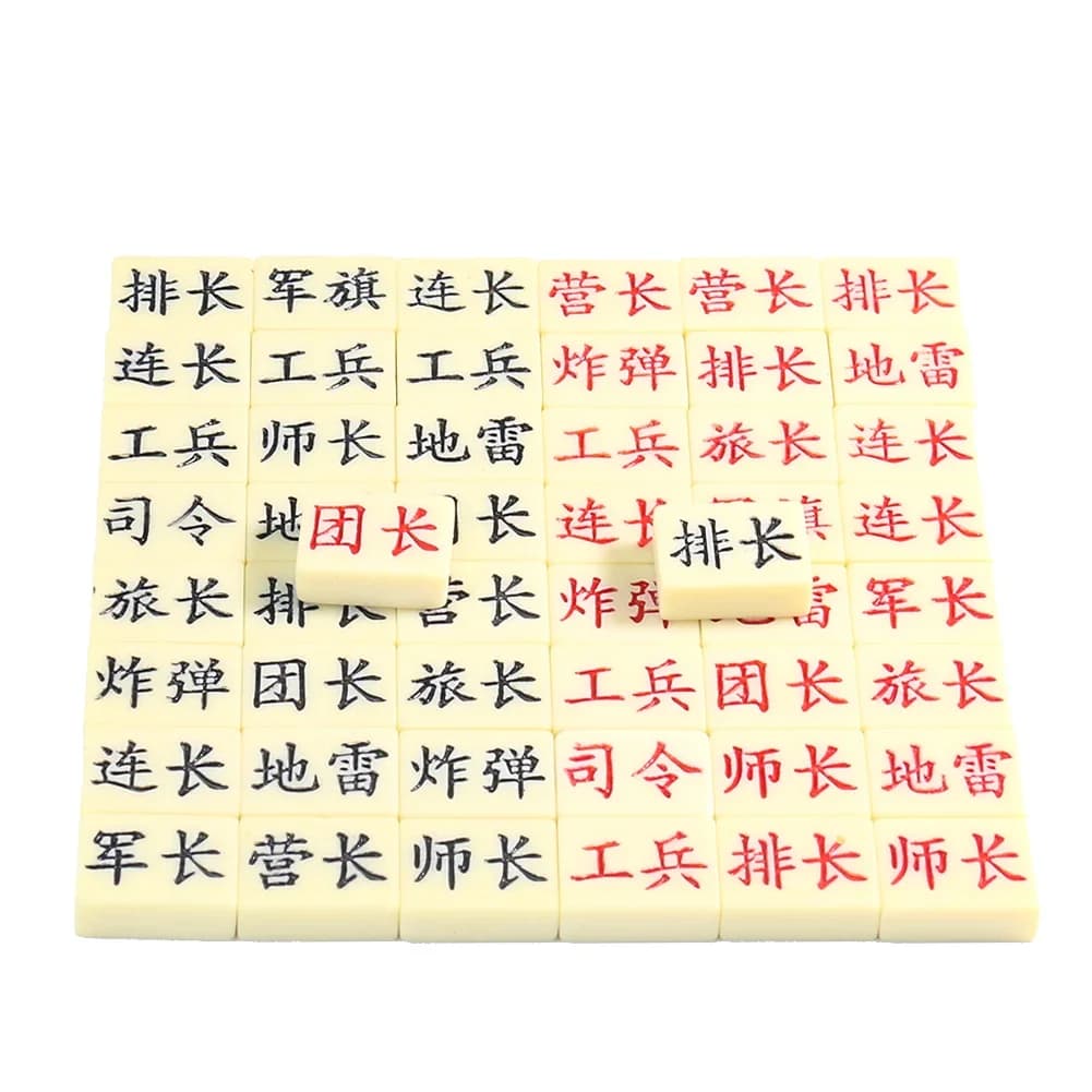 Set di scacchi militari portatili Gioco da tavolo di guerra in plastica Pezzi degli scacchi da battaglia Puzzle educativo Giocattolo Concorso domestico Regalo per bambini