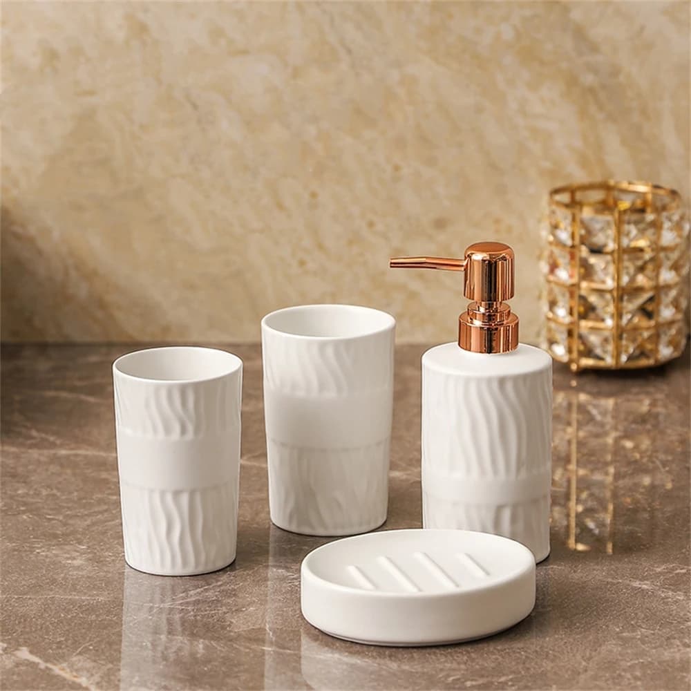 Set di 4 Accessori da Bagno in Ceramica Bianca, Include Dispenser per Lozione, Portaspazzolini, Portasapone e Bicchiere per Collutorio