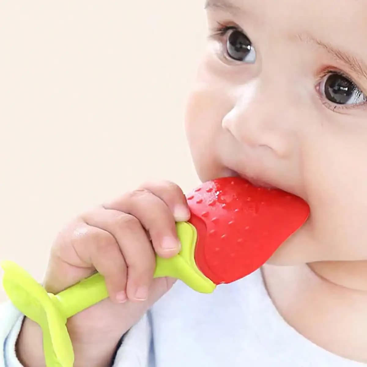 Massaggiagengive in morbido silicone a forma di fragola e uva per neonati, anello da dentizione