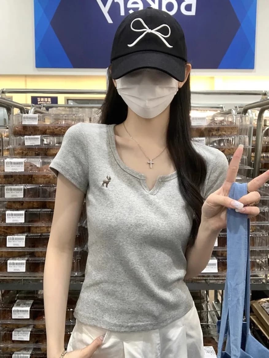 Gray Sweet Style Design Sense Half Open Collar Deer Embroidery Short Sleeve T-Shirt Women Summer Slim Fit Versatile Overhead ...