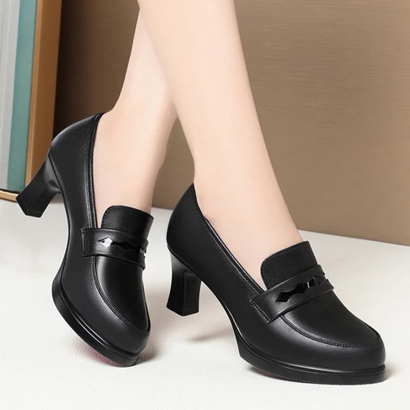 Scarpe Cheongsam Scarpe da lavoro con tacco alto Mocassino nero da donna Passerella Scarpe in pelle da donna Scarpe singole Scarpe da ballo con temperamento