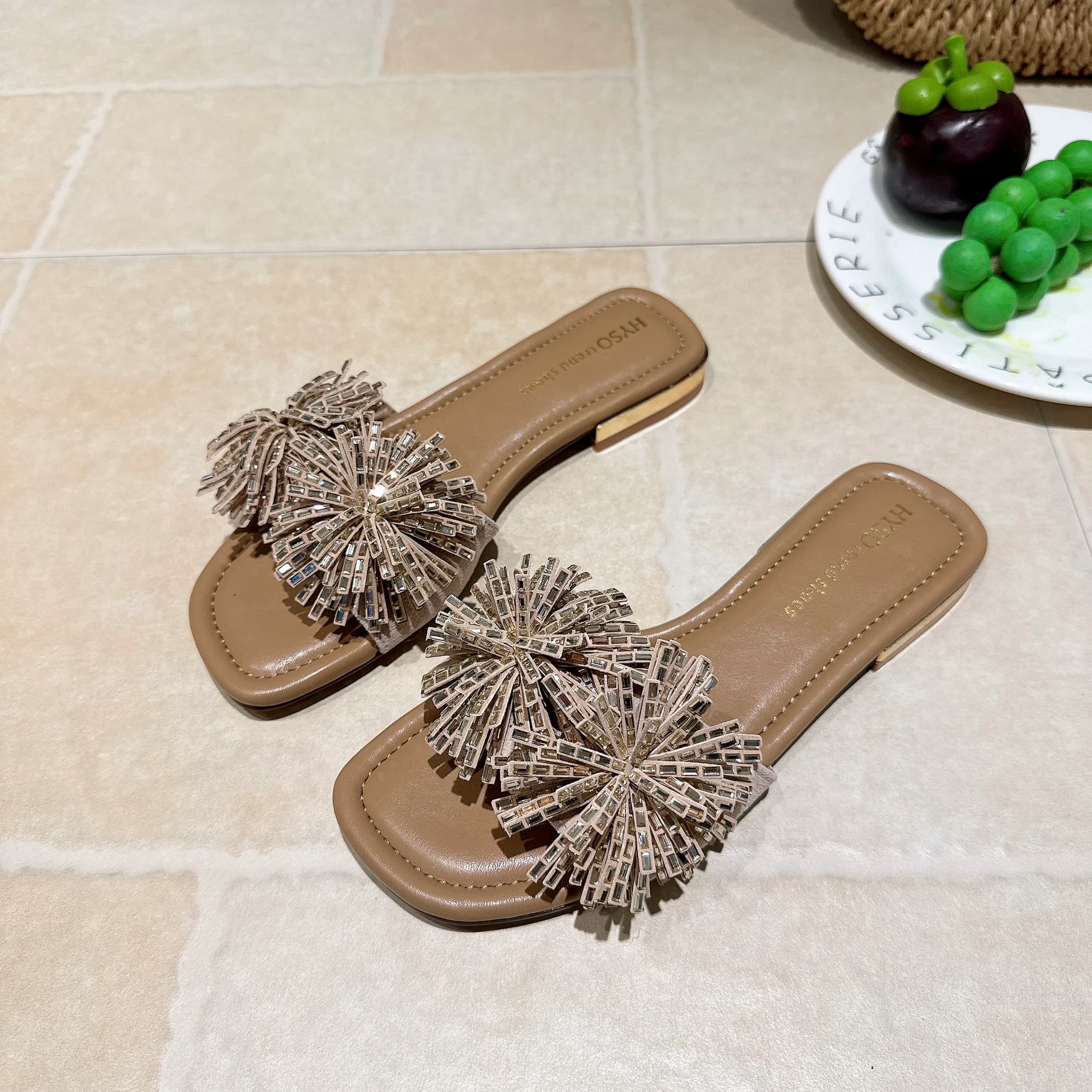 Women's Modern Slippers Summer LOW-Heel Sandals Multi-Color Stitching Fashion Non-Slip Beach Slippers Girls Outdoor Slides