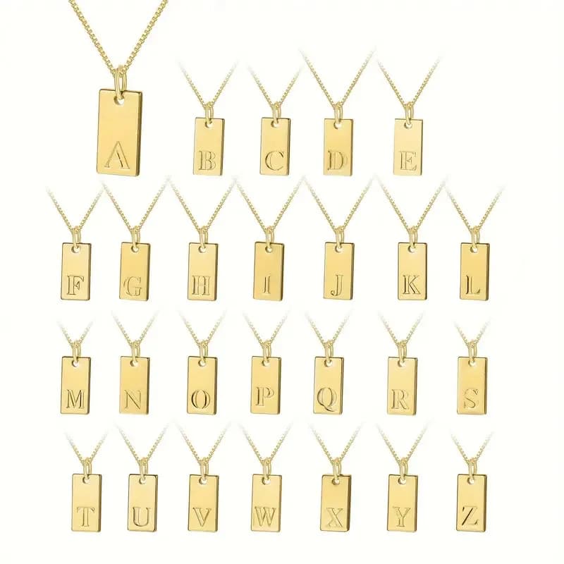 Collane con ciondolo targhetta con 26 lettere iniziali piccole quadrate per donna Regalo con nome a catena con clavicola con alfabeto in acciaio inossidabile placcato oro 18 carati
