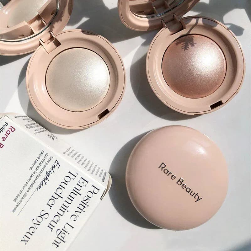 Rare Beauty Illuminante in Polvere e Blush Effetto Acqua Luminoso, Impermeabile, Lunga Durata, Illuminante Viso, Illuminante Liquido Luminoso