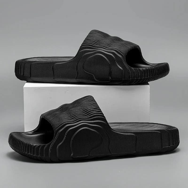 Man Fashion Sandals Solid Beach Slippers Summer Non Slip Sandals Soft Unisex Slides Women Luxury Outdoor Ultralight Shoes