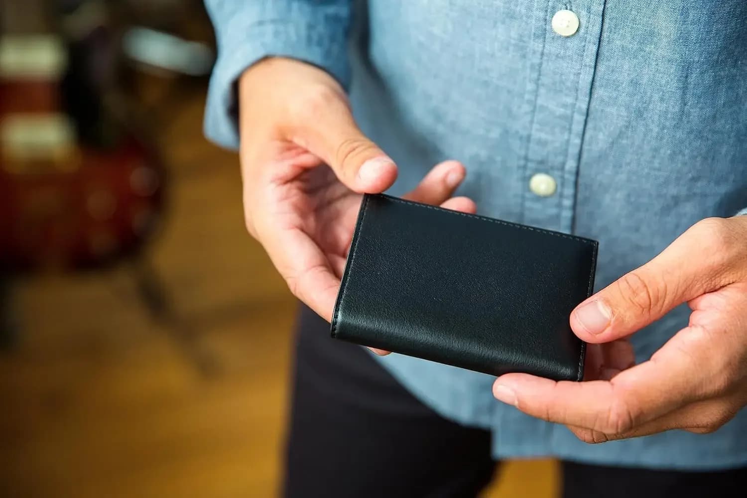 Portafoglio da uomo a tre ante con blocco RFID, in pelle Nappa Vitello, finestra per documenti, 5 scomparti per carte