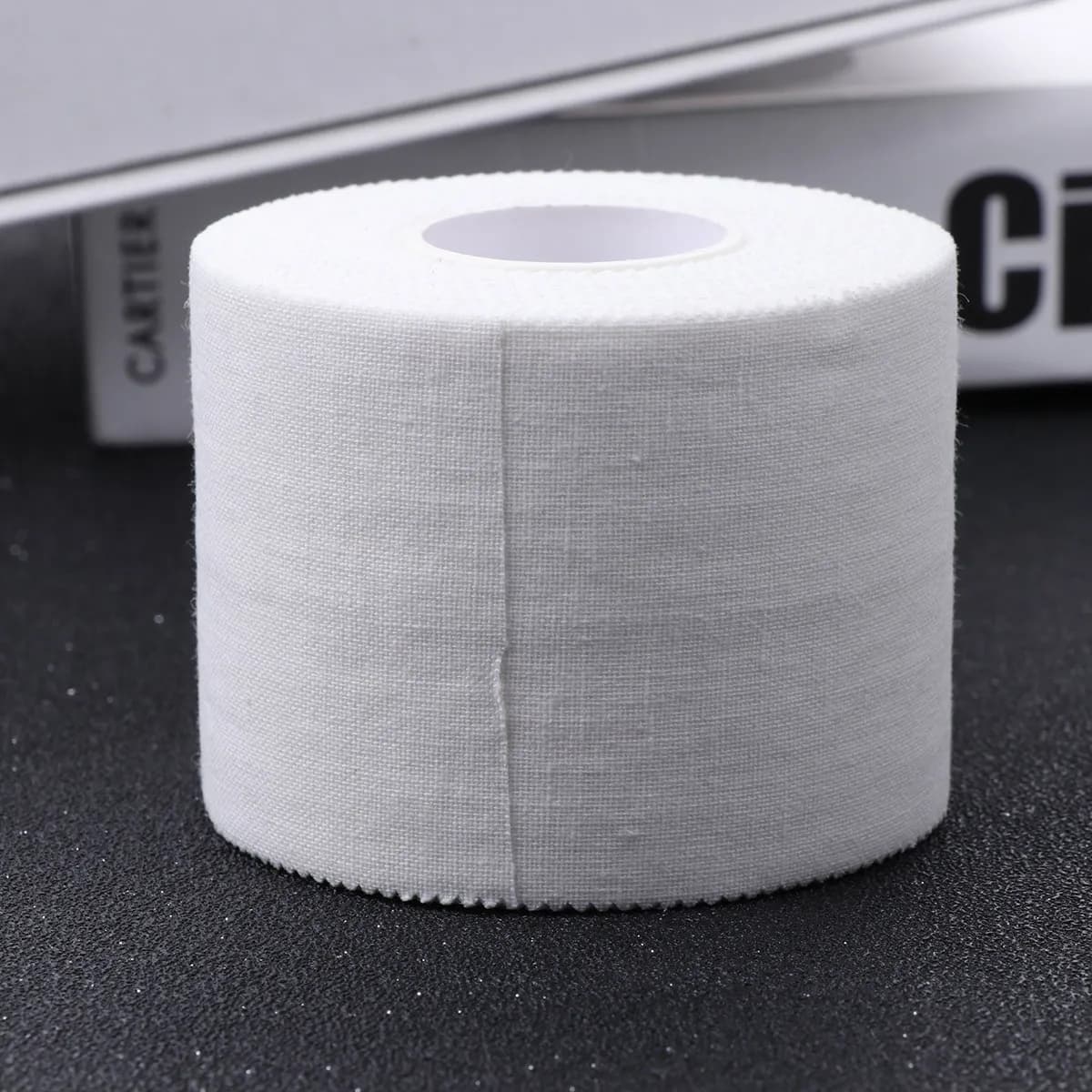 Nastro Atletico in Cotone Premium Bianco Piatto in Rotolo per Supporto di Caviglia, Polso, Gomito, Ginocchio, Sollievo dal Dolore, Recupero Muscolare, Lesioni Sportive