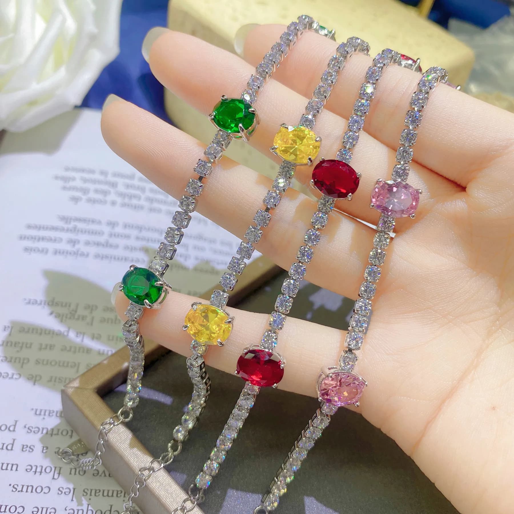 Vendita calda dal vivo simulazione colore tesoro braccialetto smeraldo sangue di piccione rubino assico diamante giallo argyle polvere all'ingrosso