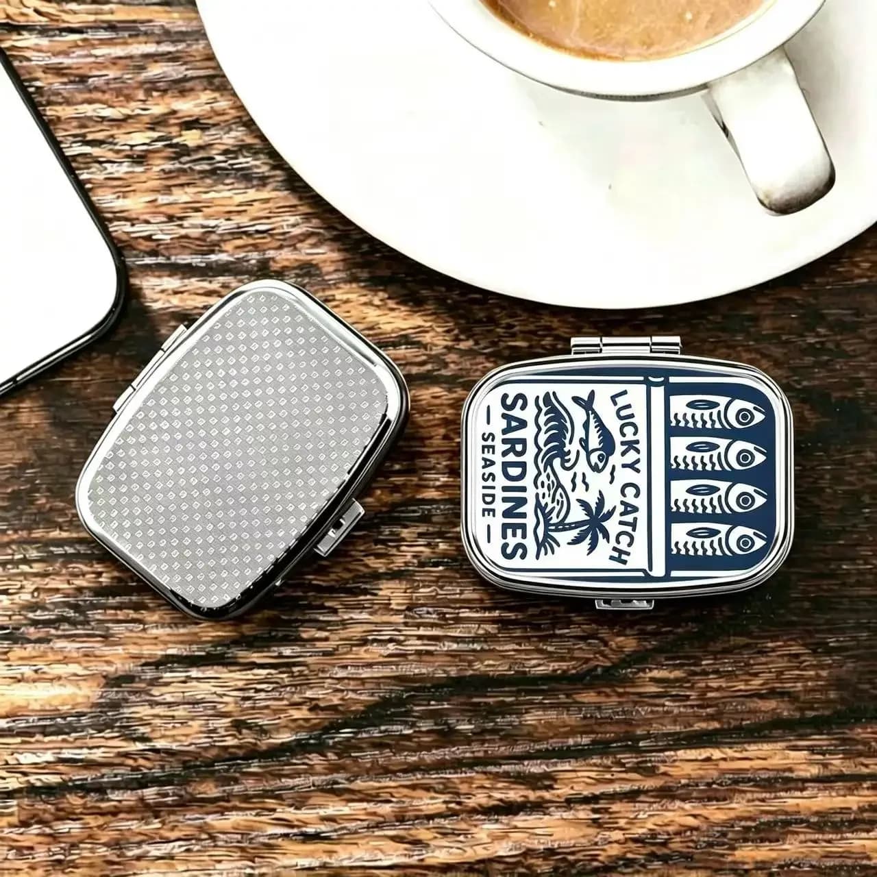 Lucky Series Print Metal Pill Small Box Portable 2-Compartment Travel Pill Organizer For Vitamins & Pills