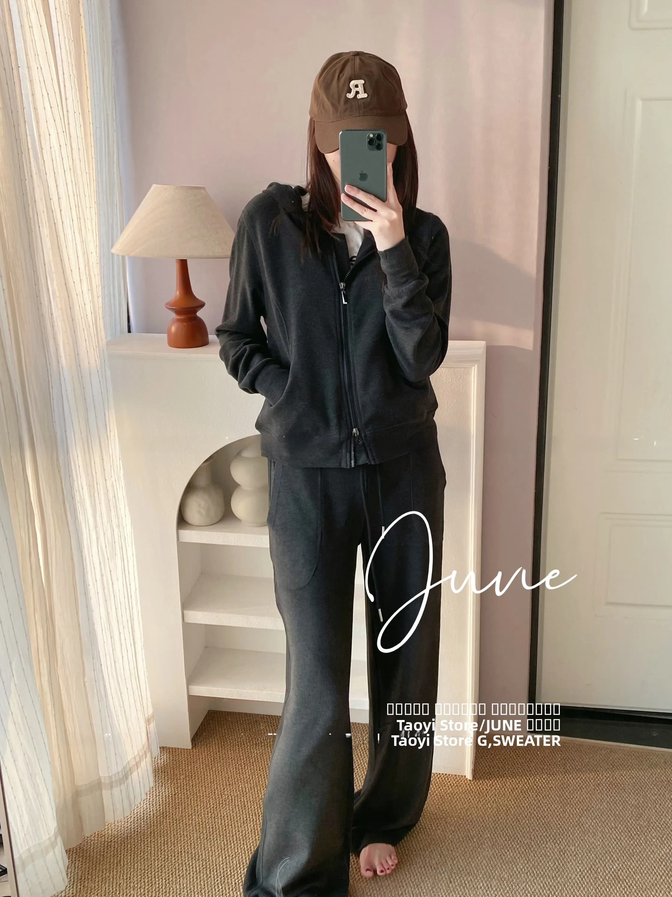 Completo due pezzi da donna con giacca casual con cappuccio e pantaloni a vita elasticizzata, stile comodo e ampio per l'inizio dell'autunno.