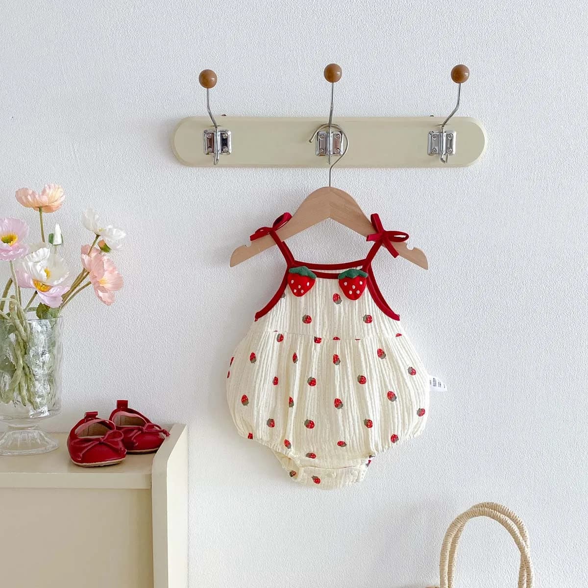 Tutina estiva per bambina con stampa fragole, tutina con fiocco per bambina, perfetta per uscire e per la casa