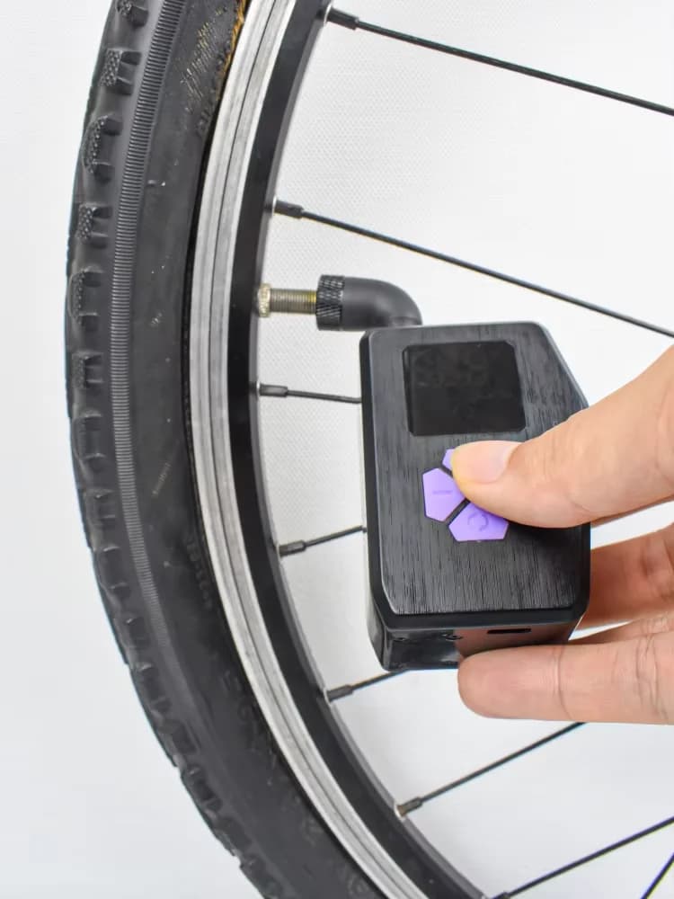 Pompa piccola da 120 PSI Pompa d'aria per bicicletta elettrica ricaricabile Mini pompa per pneumatici per bici Arresto automatico con valvola Presta e Schrader