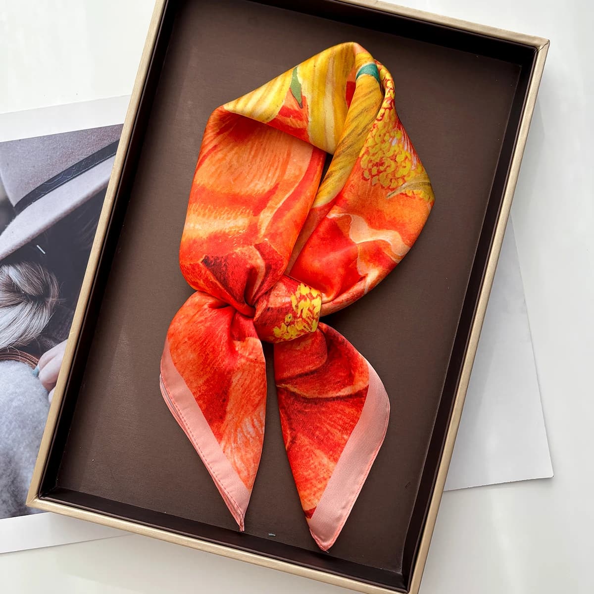 Sciarpa quadrata stampata floreale di moda Sciarpe di seta imitazione donna Bandane Fazzoletto da collo Hijab di lusso Elegante scialle da viaggio