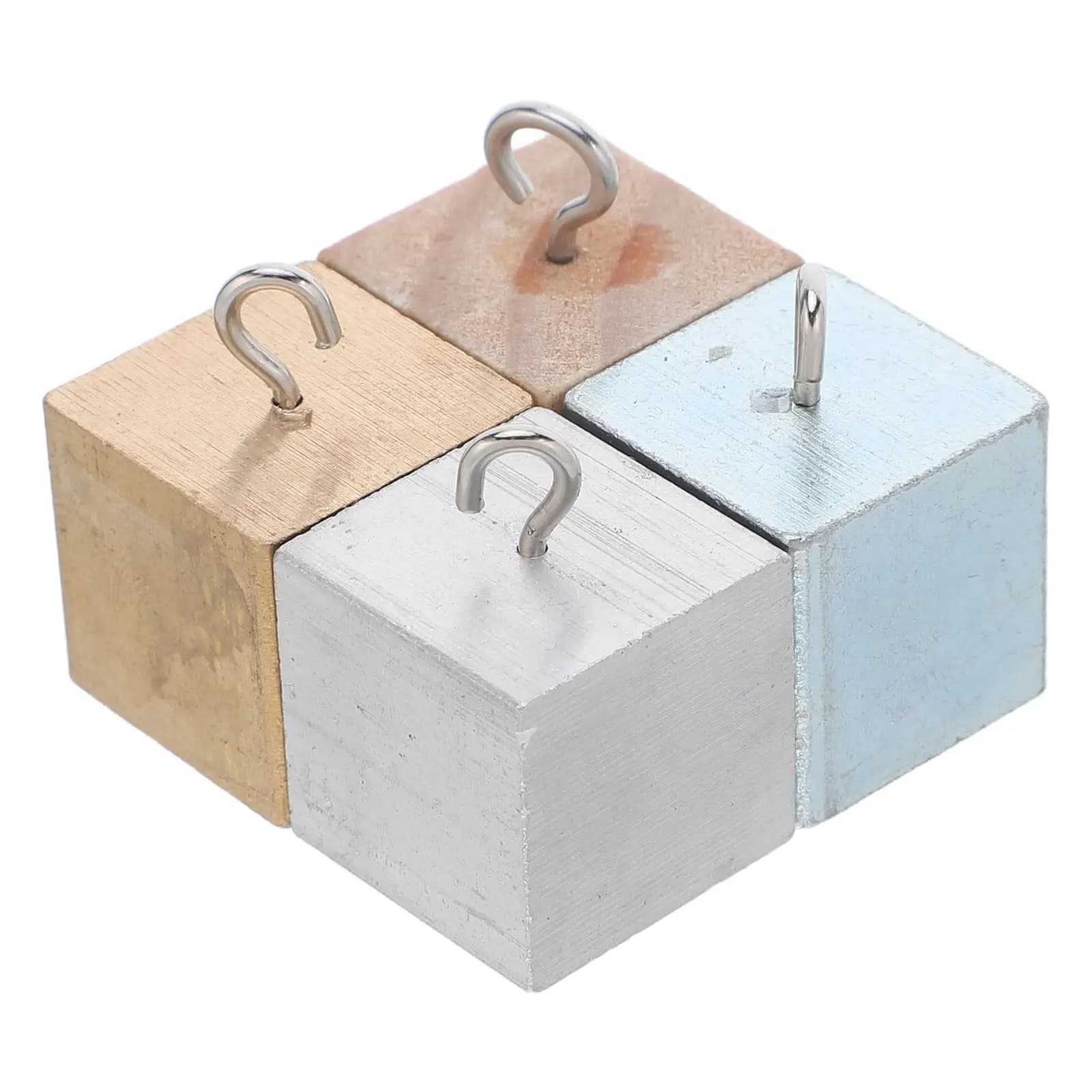 Set di 4 Cubi di Densità in Ottone, Ferro, Alluminio e Legno da 2 cm, Blocchi Metallici e in Legno con Ganci per Esposizione in Aula Scientifica e Insegnamento della Densità