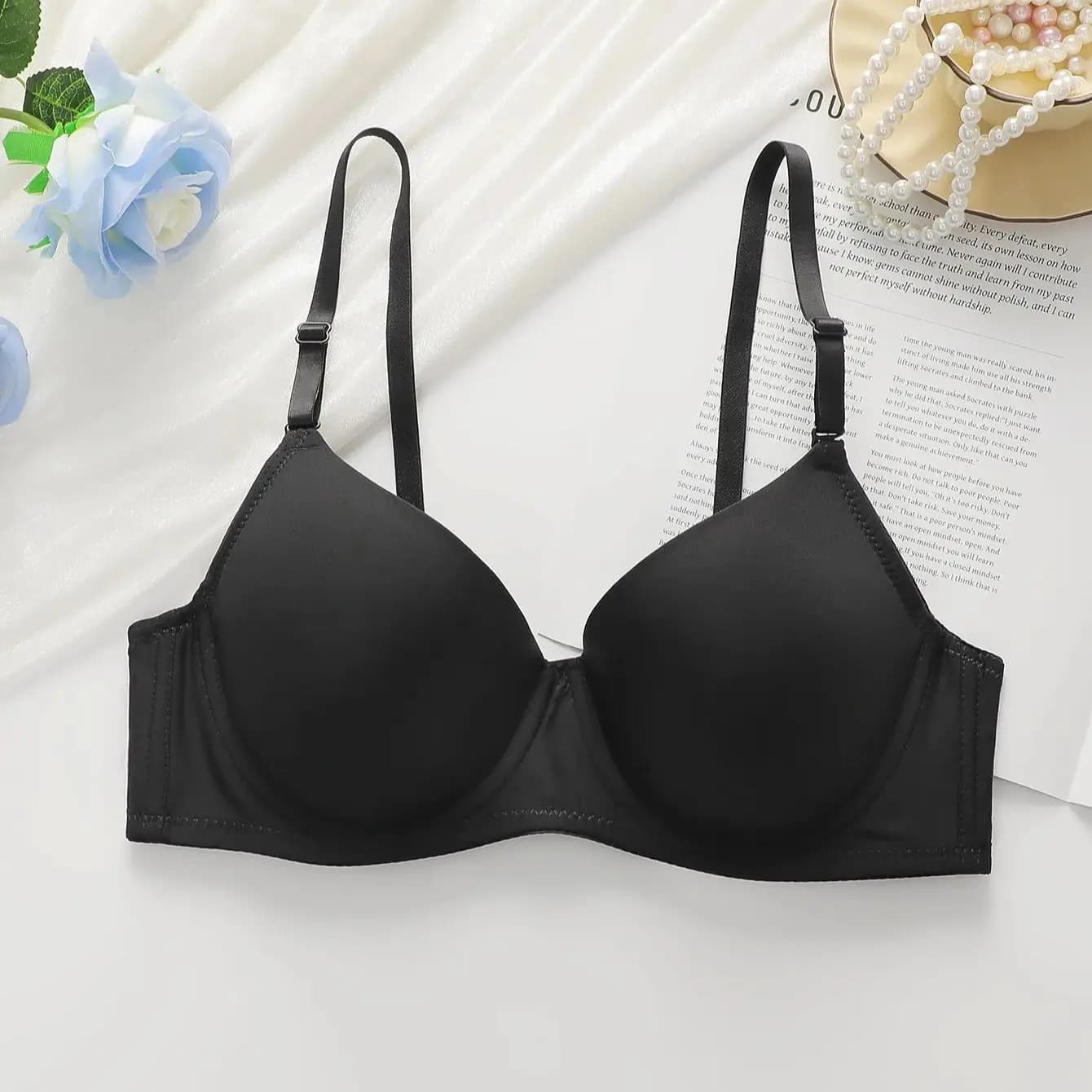 Reggiseno push-up nero con ferretto, coppe imbottite, spalline regolabili e chiusura posteriore, ideale per tutti i giorni, lingerie da donna