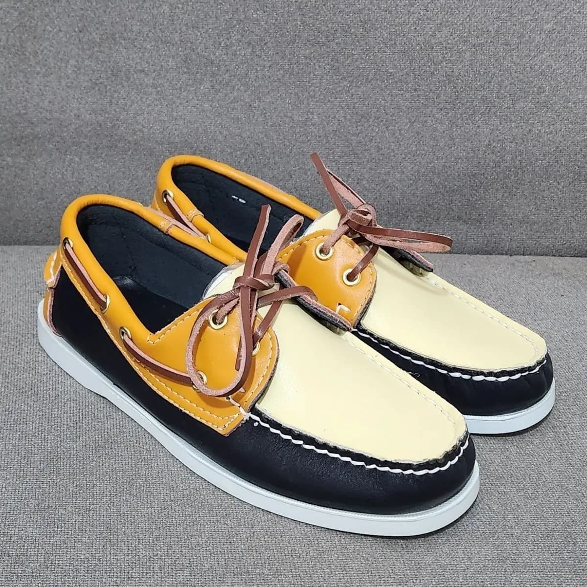 Scarpe da barca classiche in vera pelle Calzature da uomo Scarpe cucite a mano Designer di marca Mocassini antiscivolo di lusso Mocassini da uomo