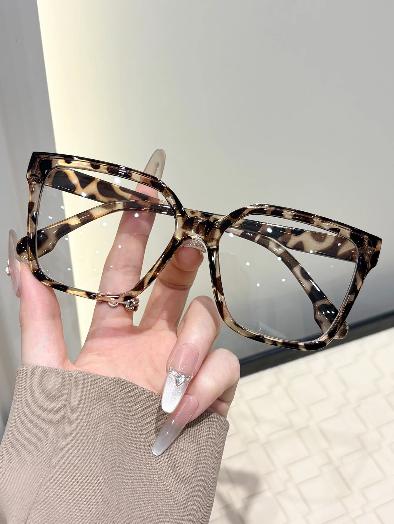 1pc Square Oversized Frame Plain Glasses, Clear Lens, Classic Minimalist Eyewear for Office Reading Street Fashion Decoration