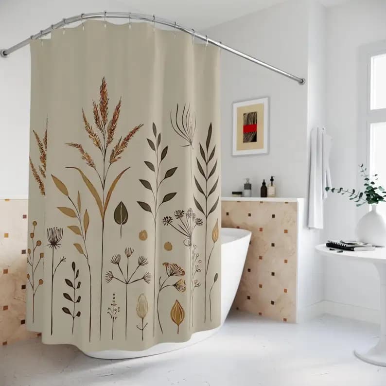 Tenda da doccia Boho minimalista naturale – Erbe terrestri e fiori di campo su beige, composizione ariosa con rivestimento pulito