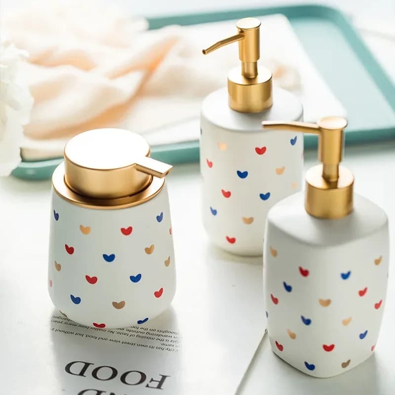 Simpatico dispenser di sapone con stampa a cuore Accessori da bagno in ceramica Disinfettante per le mani Shampoo Lozione per il lavaggio del corpo Bottiglia con pompa riutilizzabile