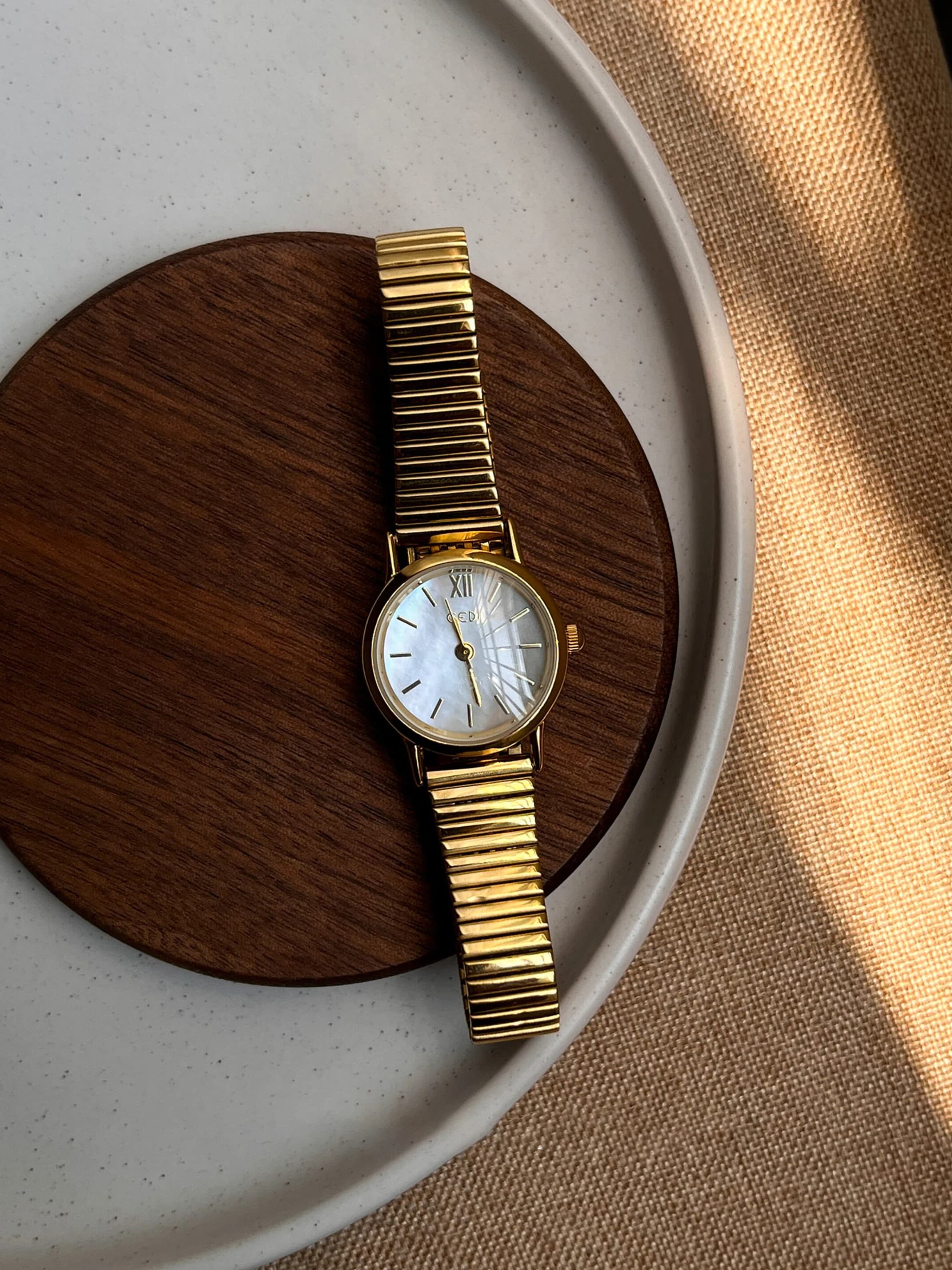 Fashion Personality Temperament Illusionary Beimu Aurora Color watch For women girl Bracelet watch Jewelry accessories