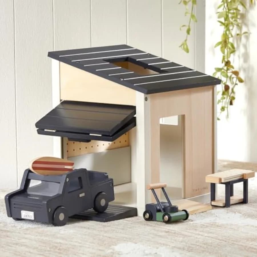 Set Garage per Casa delle Bambole in Legno con Banco da Lavoro, Tosaerba e Auto SUV, Finitura in Legno Naturale, Design Realistico per Giochi Educativi di Immaginazione