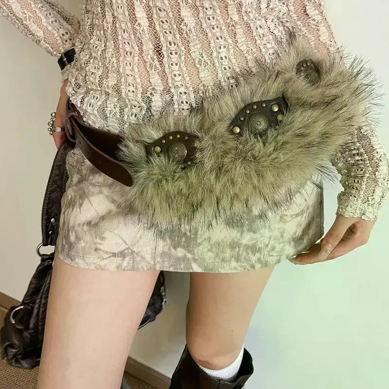 Versatile cintura in pelliccia di pelle con borchie in PU Pelliccia sintetica Stile ragazza piccante Cintura pelosa Stile coreano Jeans Decor Cintura Y2K