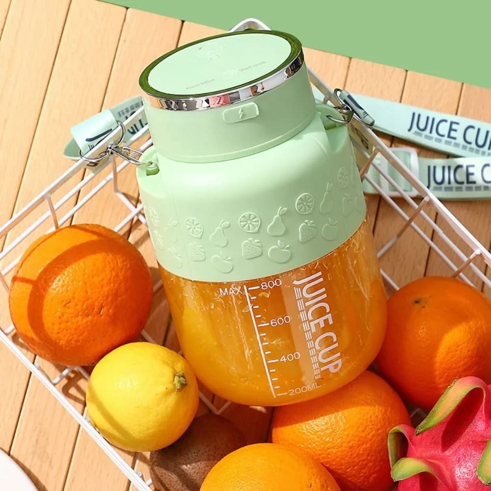 800 ML Portable Juicing Bucket with Straw and Strap Large Capacity Juicer Cup Long Battery Life Wireless Fruit Blender Cup Nut