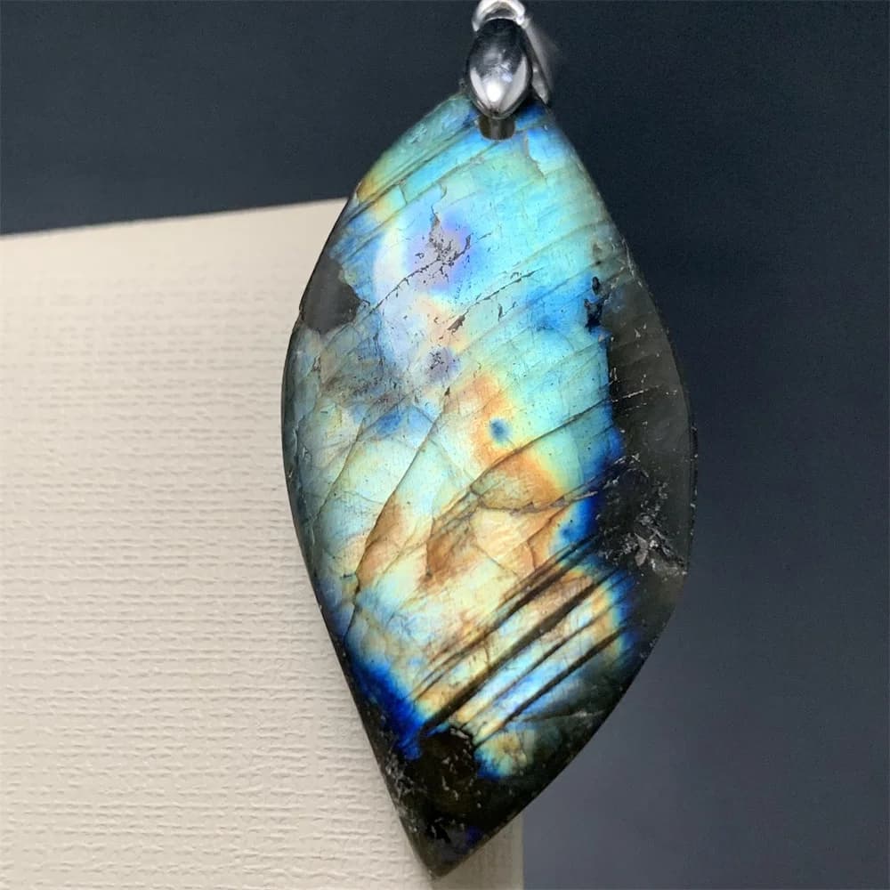 Rara naturale viola chiaro labradorite pendenti donne giallo blu luce labradorite collane senza catena guarigione perline pietre labrador