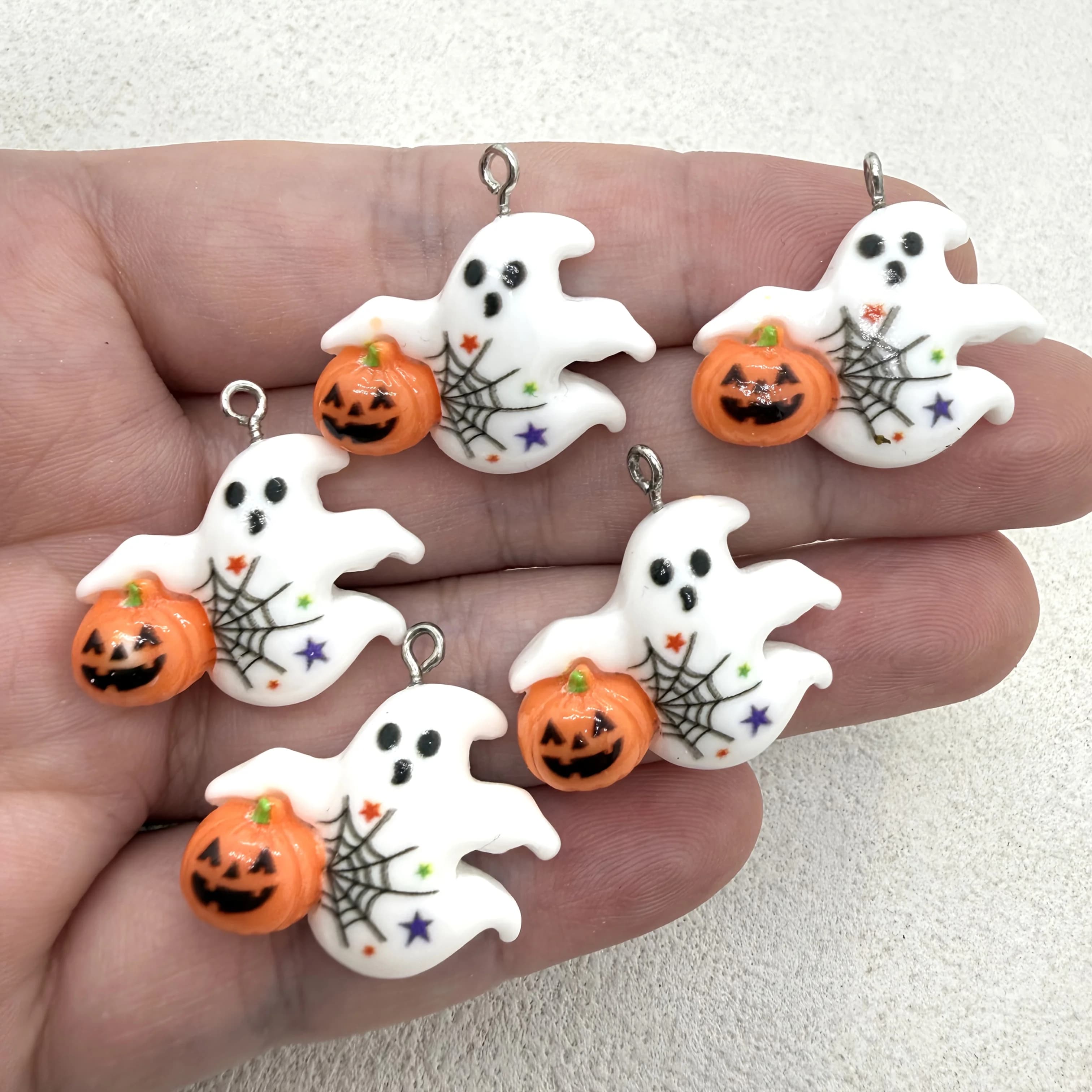 5Pcs resin Halloween pumpkin white ghost pendant, suitable for DIY jewelry making, perfect for party accessories, earrings, necklaces, bags