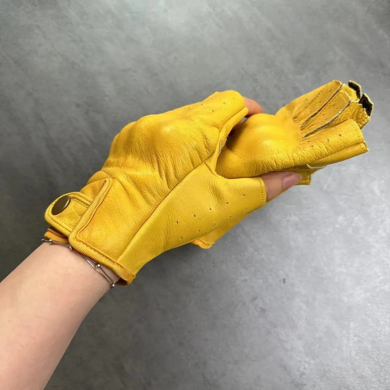 Retro Genuine Cowhide Half Finger Motorcycle Gloves Protective Shell Anti Slip Design For Men Women Riding