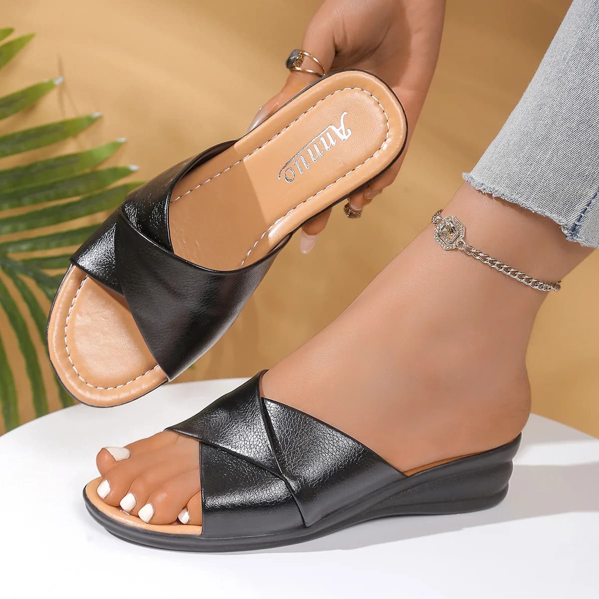 Pantofole fresche da donna con zeppa slip-on con bocca di pesce alla moda in stile coreano nuovo estivo