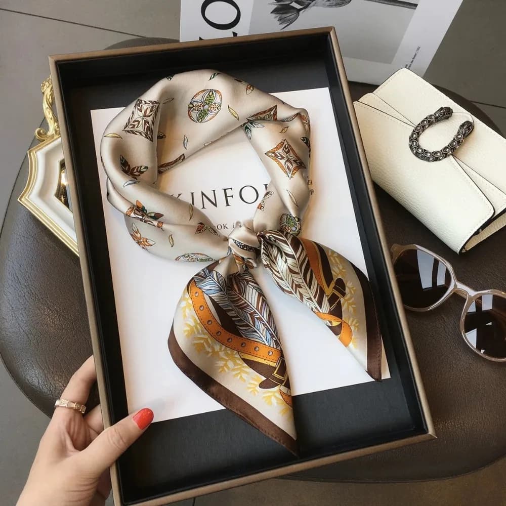 Foulard Quadrato in Raso alla Moda per Donne, Morbido Hijab, Sciarpa Multifunzionale, Fascia per Capelli, Accessori per il Collo e i Capelli