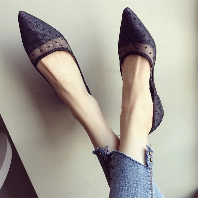 Moda in stile europeo e americano 2024 primavera/estate nuovi sandali da donna a fondo piatto con punta a punta in rete grande