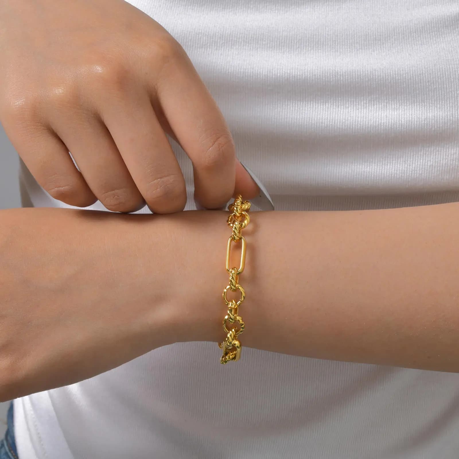 Bracciale con texture twist placcata oro 18 carati Braccialetti a catena robusta in acciaio inossidabile Gioielli geometrici alla moda impermeabili per regalo da donna