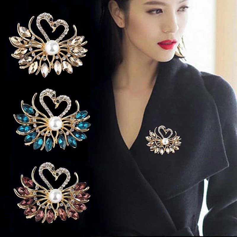 Simpatiche spille di cigno di cristallo spille amanti dello Champagne spille di strass animali per le donne gioielli sciarpa da sposa spille da bavero Vintage