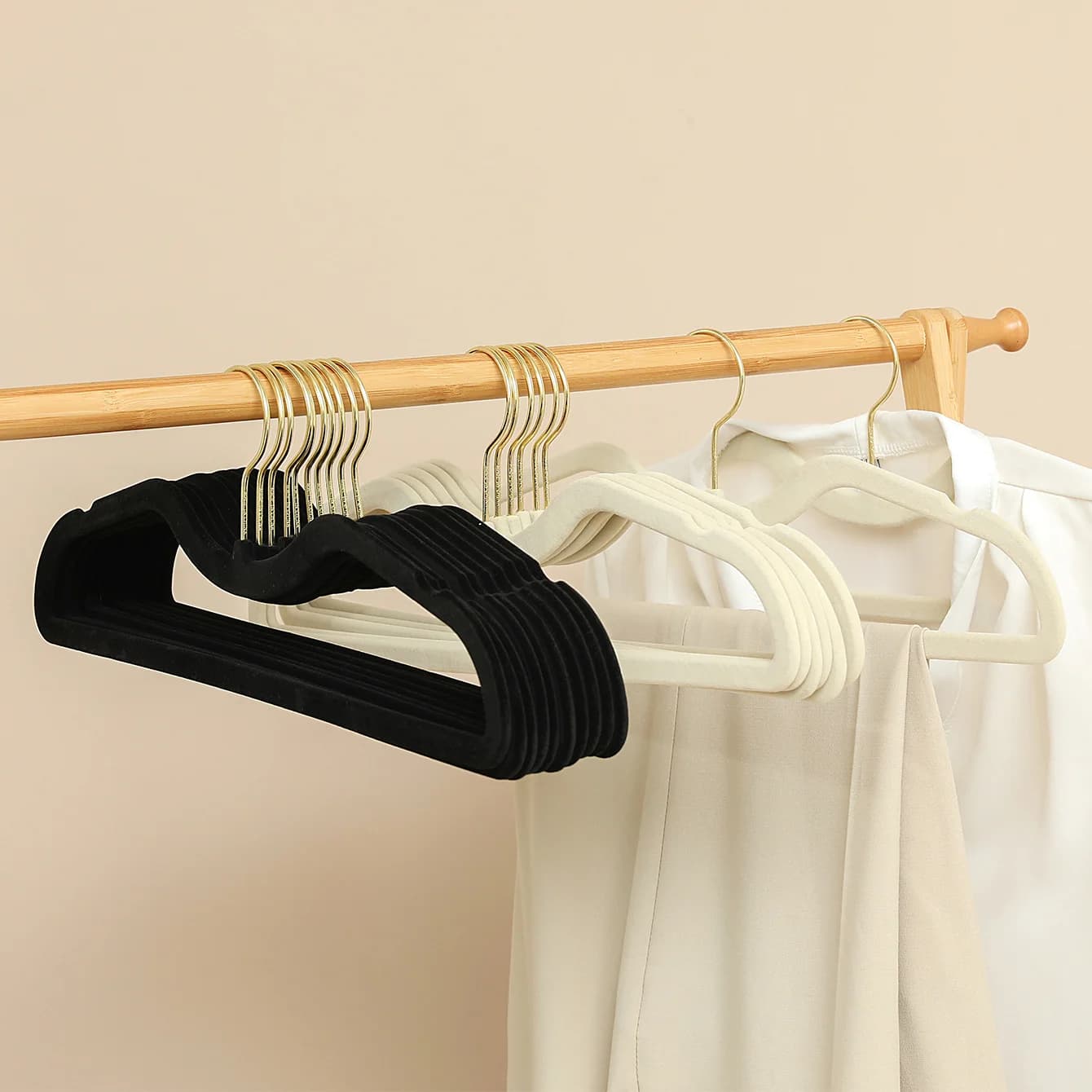 10 piecesNew bedroom neck short non-slip non-slip clothes hangers plastic clothes hangers clothes hangers improves closet space, robust and durable