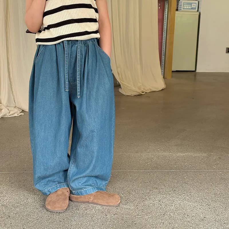 Abbigliamento per bambini Pantaloni casual in denim per bambini 2025 Estate Nuovo stile coreano Casual Morbido Ragazzi e ragazze Jeans tinta unita alla moda
