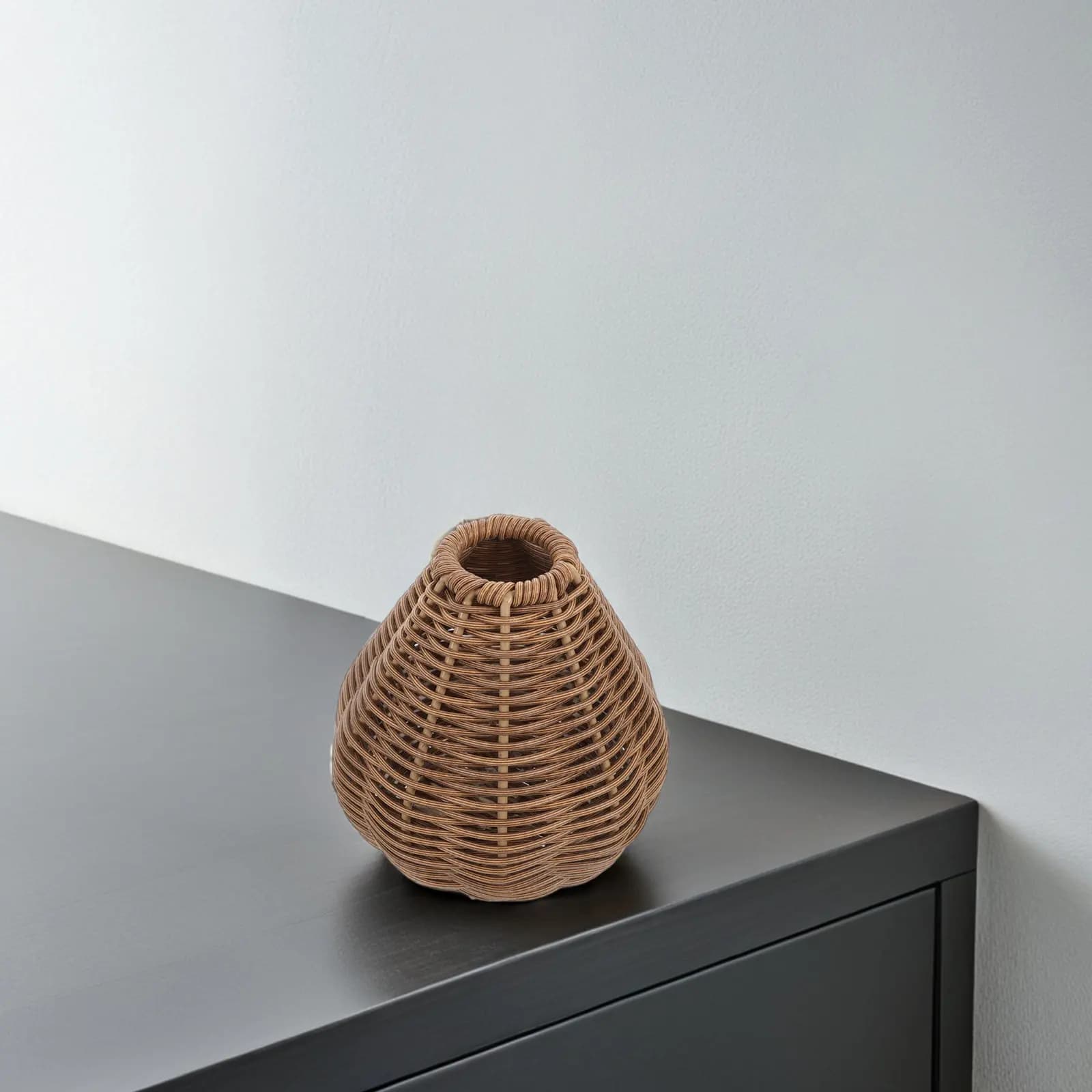 Rustic Flower Basket Woven Artificial Rattan Vase Decorative Plant Holder Home Office Rustic Style Vase for Flowers Boho Woven