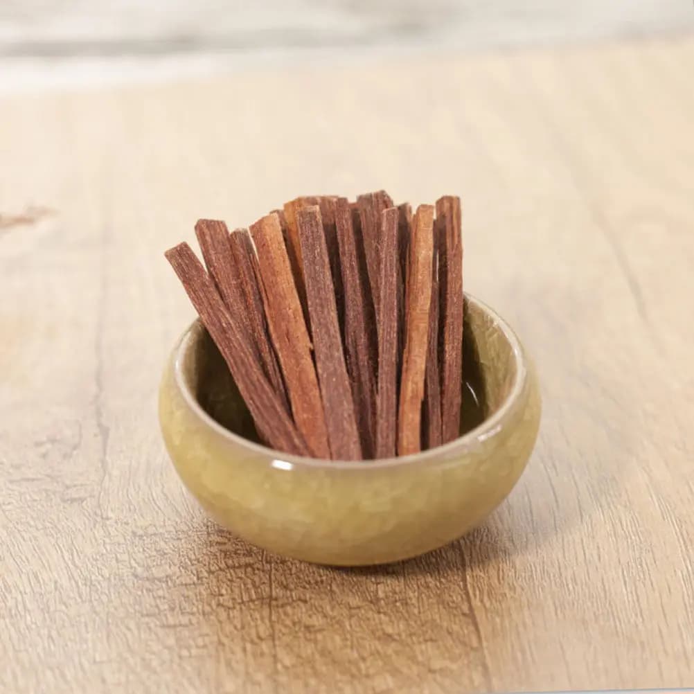 1 Confezione di Bastoncini di Incenso in Legno Puro di Sandalo Marrone Chiaro per Meditazione Profonda, Yoga, Sala del Buddha, Purificazione dell'Aria e Vibrazioni Positive