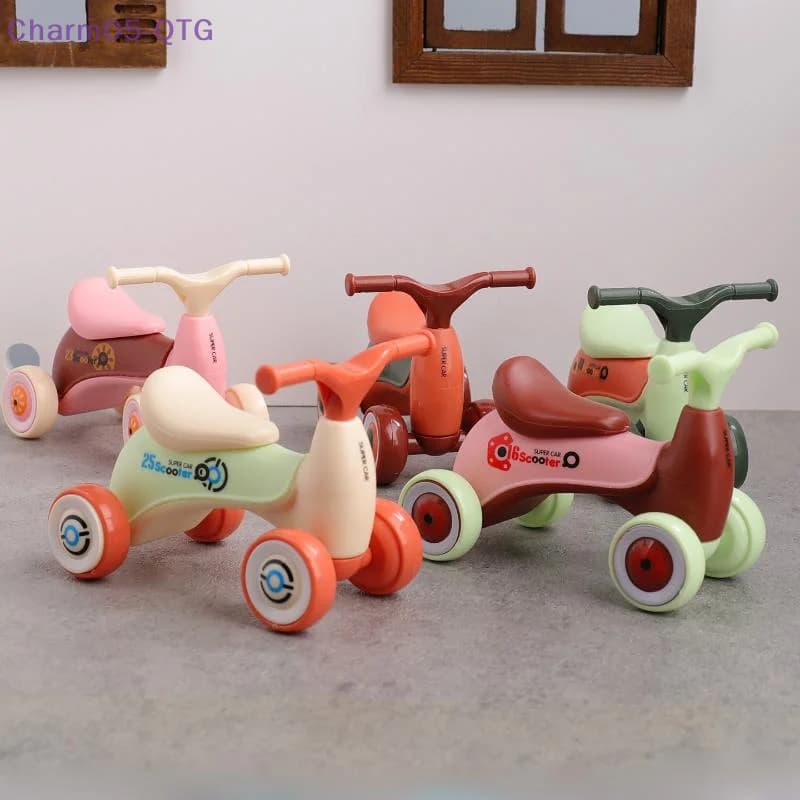 NUOVO Mini Auto Giocattolo per Bambini a Quattro Ruote, Simulazione di Scooter Scorrevole, Ornamento Creativo, Regalo per Bambini